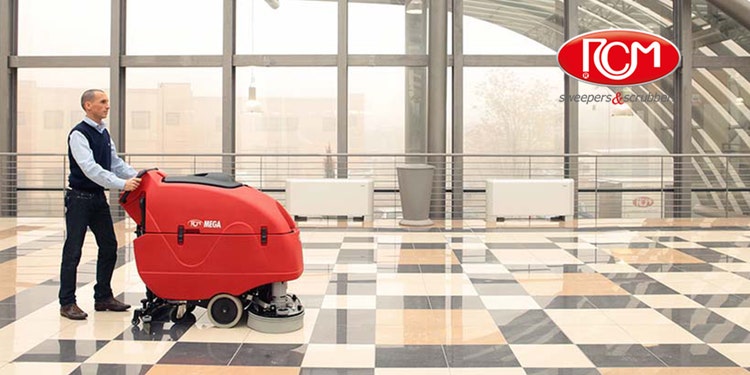 RCM Kehr- und Reinigungstechnik Headerbild mit Logo und Mann, der Kehrmaschine fährt