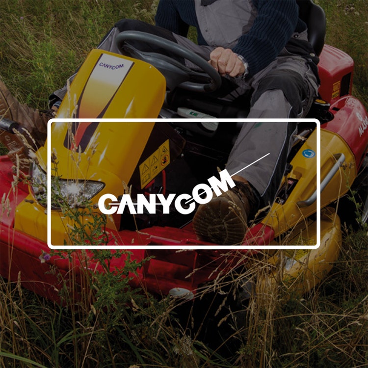 Bild eines Hochgrasmähers von Canycom, darüber liegt das Canycom Logo