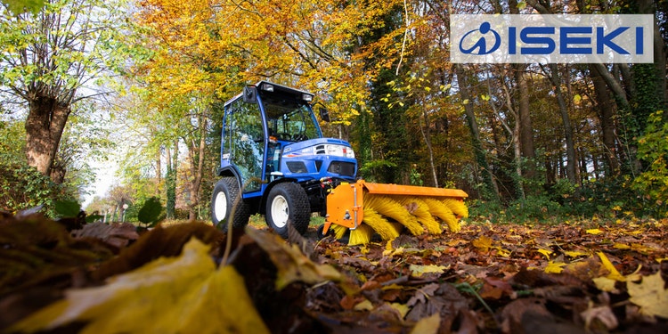 Bild eines Iseki Traktor imt Kehrbürste als Anbaugerät