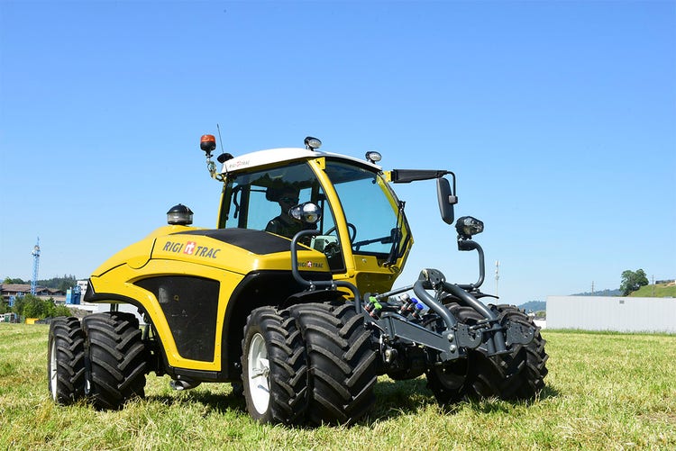 Seitenansicht Rigitrac SKH 60 Traktor