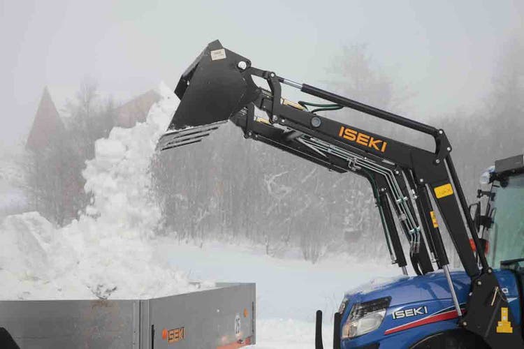 Iseki TG 6507 AGL Traktor im Winter