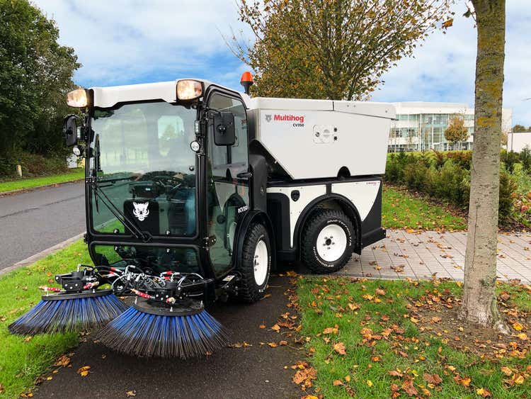 Toro TurfMaster mit Doppelmessermähdeck
