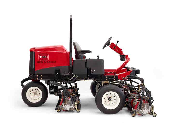 Toro Reelmaster 3575-D von der rechten Seite bei EDER-Kommunal Golfplatztechnik