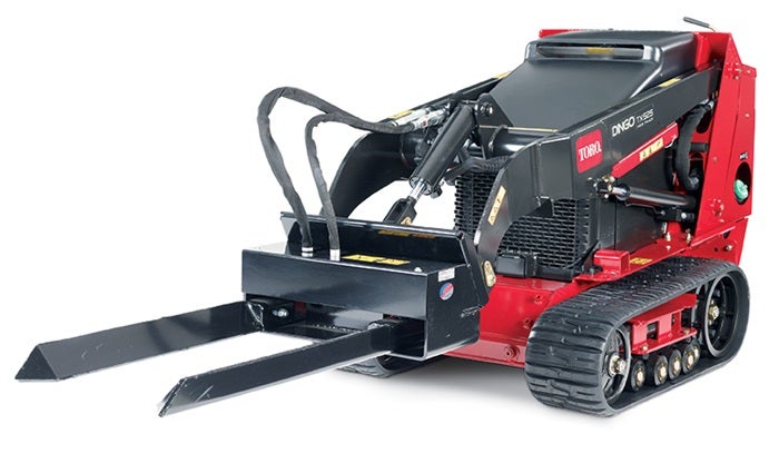 Toro Dingo 323 Spezialmaschine mit Gabelzinken