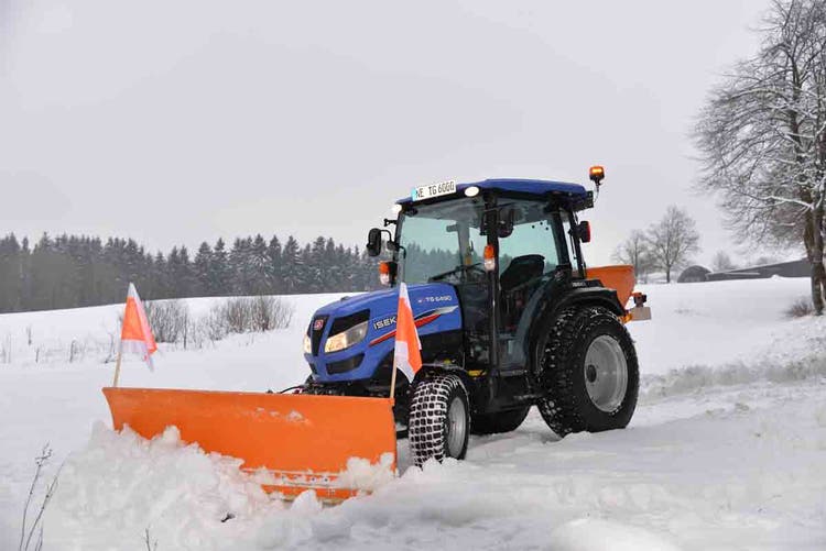 Iseki TG 6000 Traktor im Arbeitseinsatz