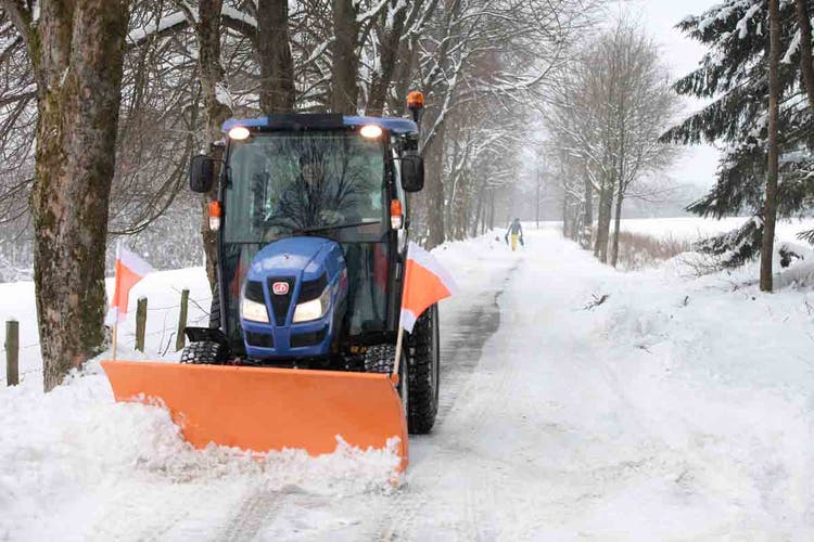 Iseki TG 6507 AGL Traktor im Winter