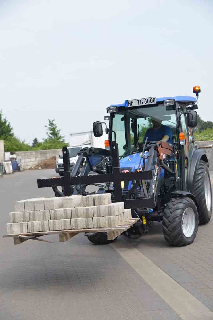 Iseki TG 6507 AGL Traktor im Einsatz