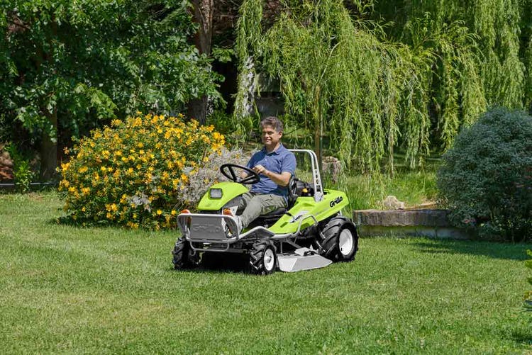 Grillo Hochgrasmäher Climber 8.2 bei der Arbeit