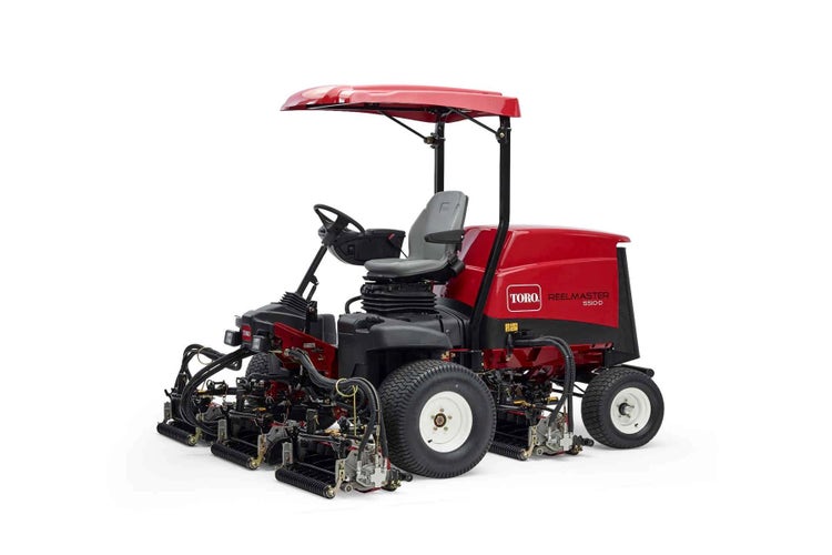 Toro Reelmaster 5610-D von der linken Seite bei der EDER-Kommunal Golftechnik