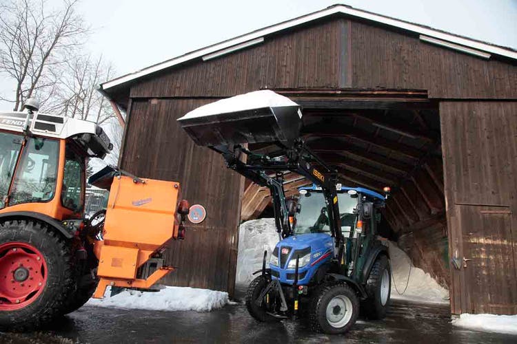 Iseki TG 6507 AGL Traktor im Winter