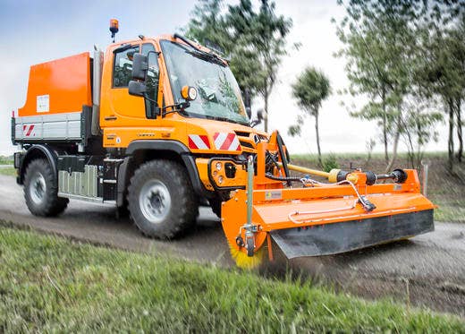 Ecotech R Kehrmaschine auf Straße