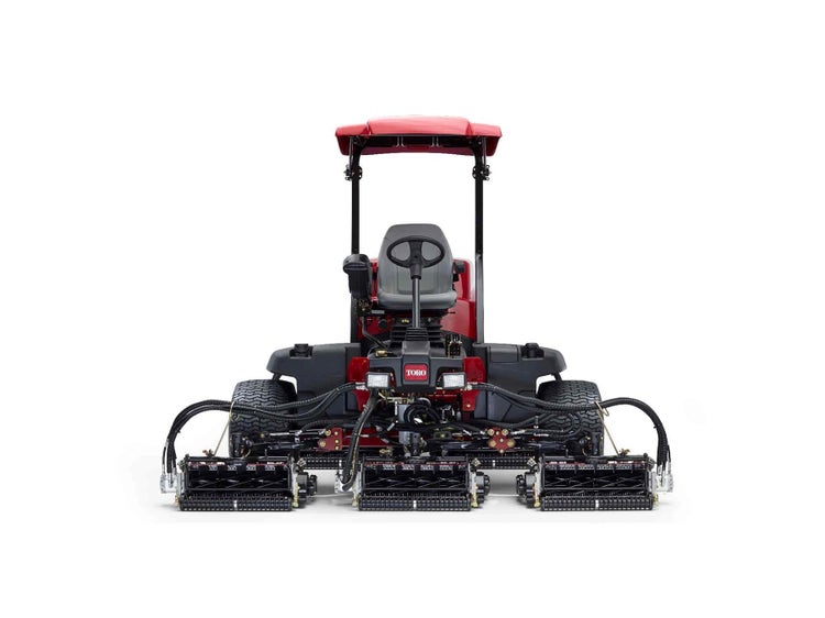 Toro Reelmaster 5610-D von vorne bei der EDER-Kommunal Golftechnik