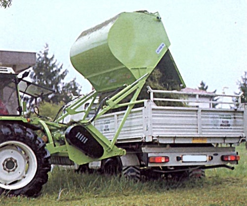 Peruzzo Elephant Mulcher mit Aufnahme bei der Arbeit