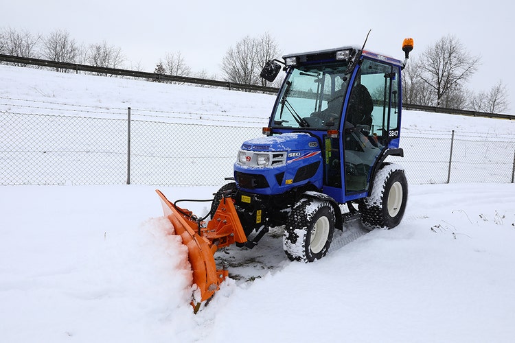 Iseki TM 3207 AHL Traktor mit Schneeschild