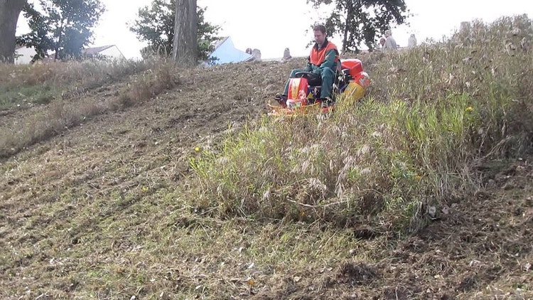 Video Canycom Aufsitzrasenmäher CMX 227 Komfort - 4WD