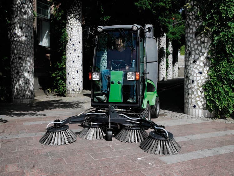 Egholm CityRanger 2260 beim Kehren in Stadt