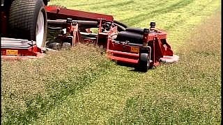 Thumbnail eines Videos auf dem das Mähwerk eines Toro GroundsMaster 5900 / 5910 zu sehen ist