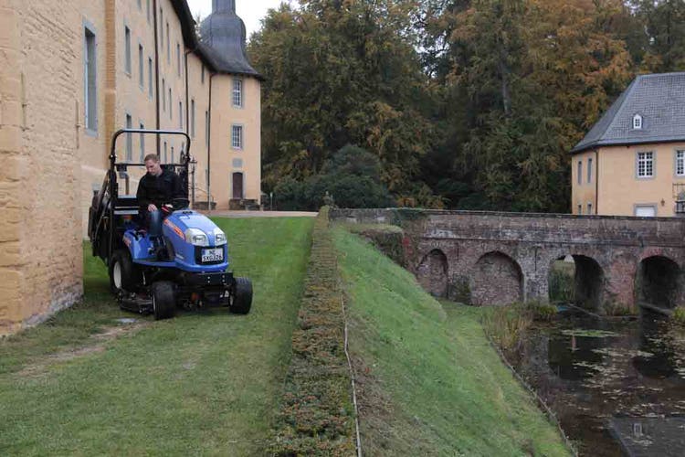 Iseki SXG 324 /327 Traktor im Einsatz