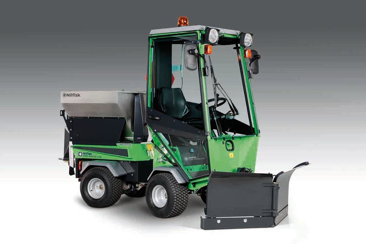 Egholm ParkRanger 2150 mit diversen Anbaugeräten