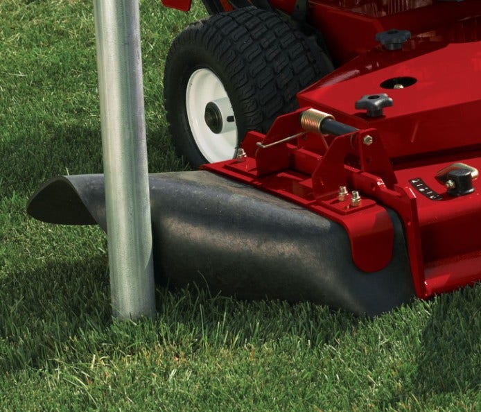 Toro Z-Master 6000 Benzin Zero-Turn-Mäher mäht bis an den Pfosten