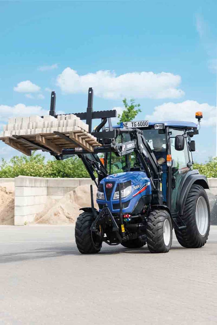 Iseki TG 6000 Traktor im Arbeitseinsatz