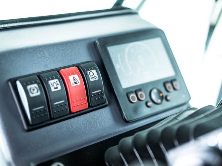 Detailansicht Multihog CL / CX Geräteträger Cockpit