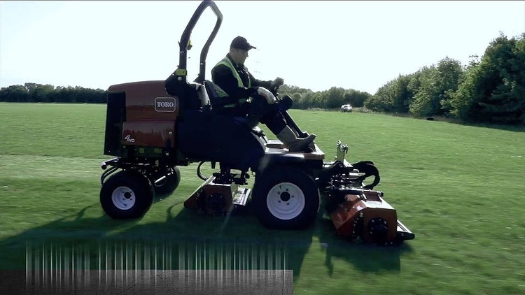 Video Toro LT-F 3000 Schlegelmäher auf Youtube