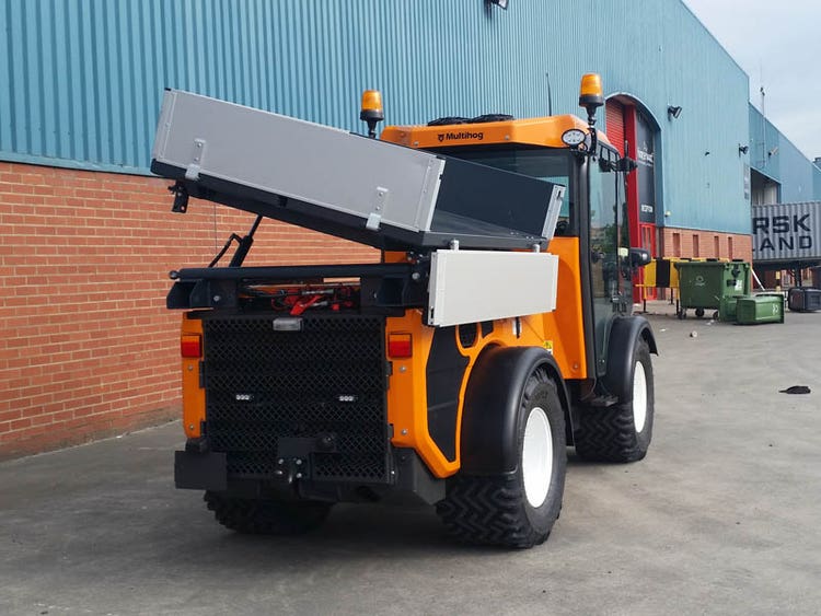 Multihog MX / MXC Geräteträger mit diversen Anbaugeräten mit Dreiseitenkipper