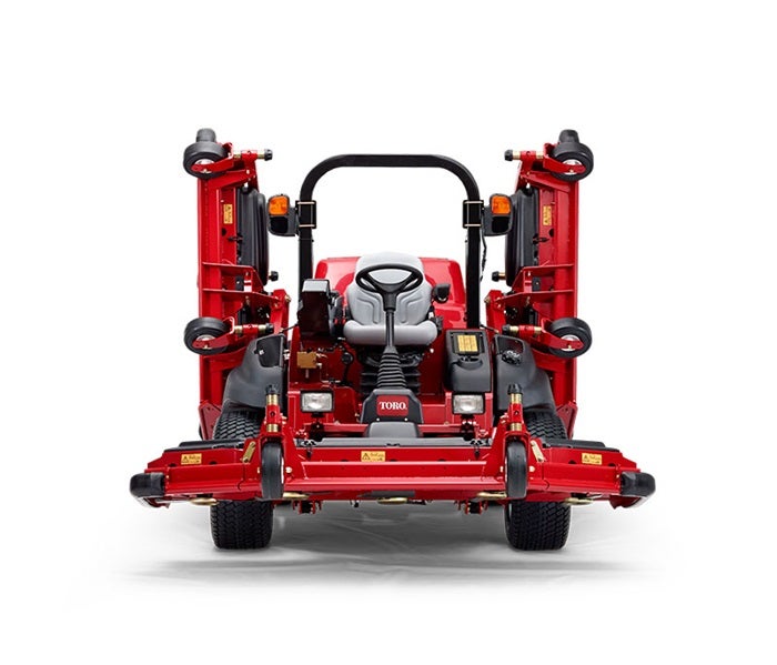 Toro GroundsMaster 5900 / 5910 von vorne mit hochgeklapptem Mähwerk bei EDER-Kommunal