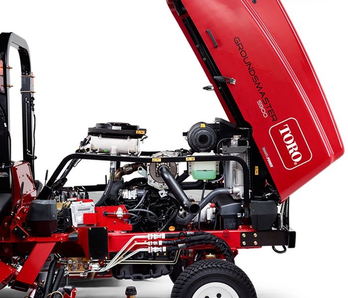 Aufgeklappte Motorhaube des Toro GroundsMaster 5900 / 5910