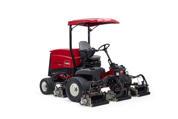 Toro Reelmaster 5610-D von der rechten Seite bei der EDER-Kommunal Golftechnik