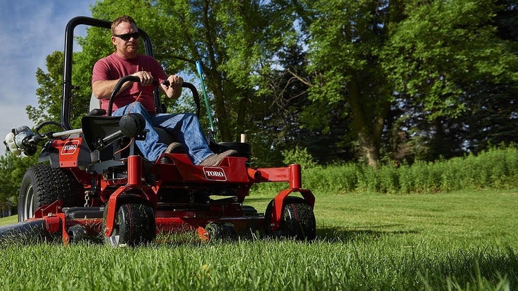 Video Toro TimeCutter TITAN HD 74453TE MyRide Zero-Turn-Mäher