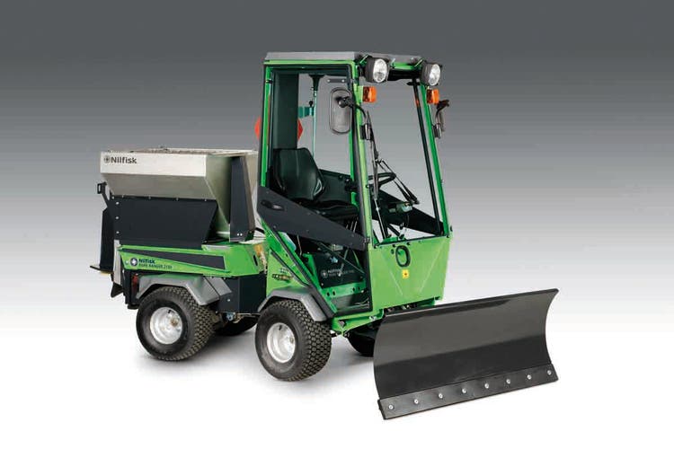 Egholm ParkRanger 2150 mit diversen Anbaugeräten