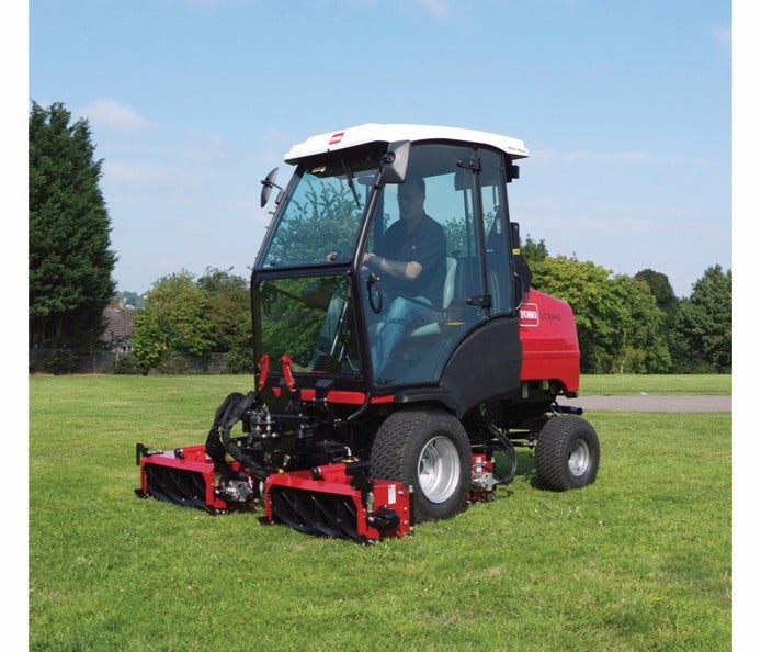 Toro LT 3340 Spindelmäher auf Rasen