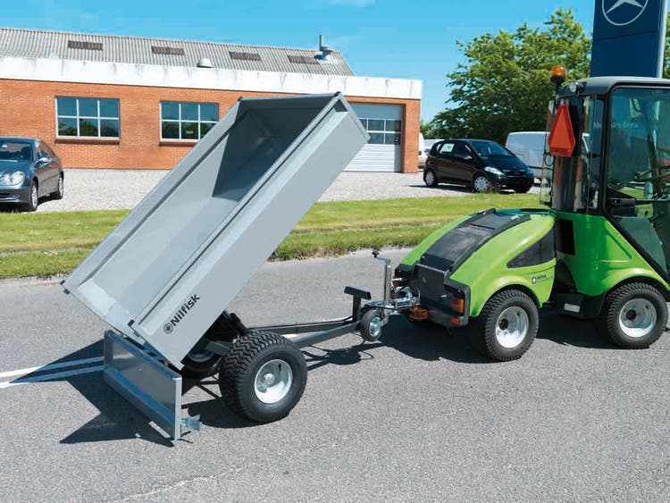 Egholm CityRanger 2260 mit Kipperanhänger