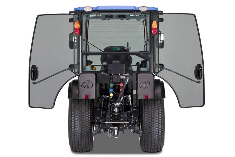 Iseki TH 5000 Traktor mit geöffneten Türen