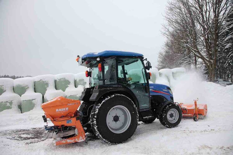 Iseki TG 6507 AGL Traktor im Winter