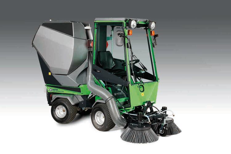 Egholm ParkRanger 2150 mit diversen Anbaugeräten