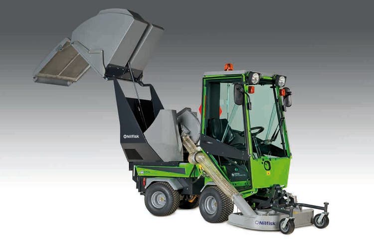 Egholm ParkRanger 2150 mit diversen Anbaugeräten