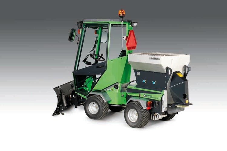 Egholm ParkRanger 2150 mit diversen Anbaugeräten