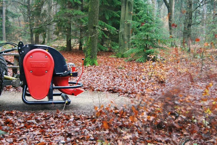 Trilo BL 400 Laubbläser bläst Laub