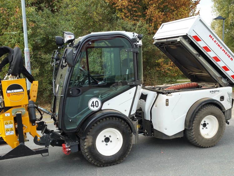 Multihog MX / MXC Geräteträger mit diversen Anbaugeräten
