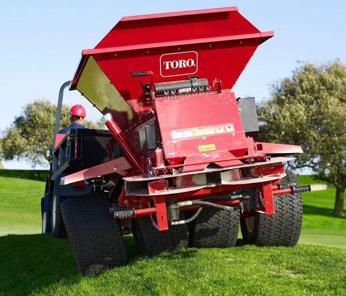 Toro ProPass MH-400 Besander im Einsatz
