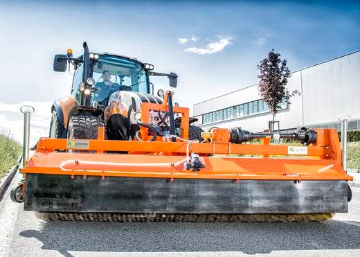 Frontansicht Ecotech R Kehrmaschine
