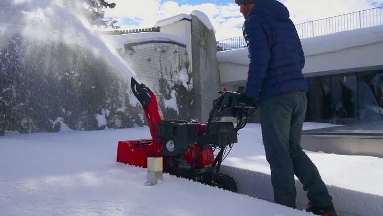 Honda HSS 760A W / WD / T / TD Schneefräse im Video auf Youtube