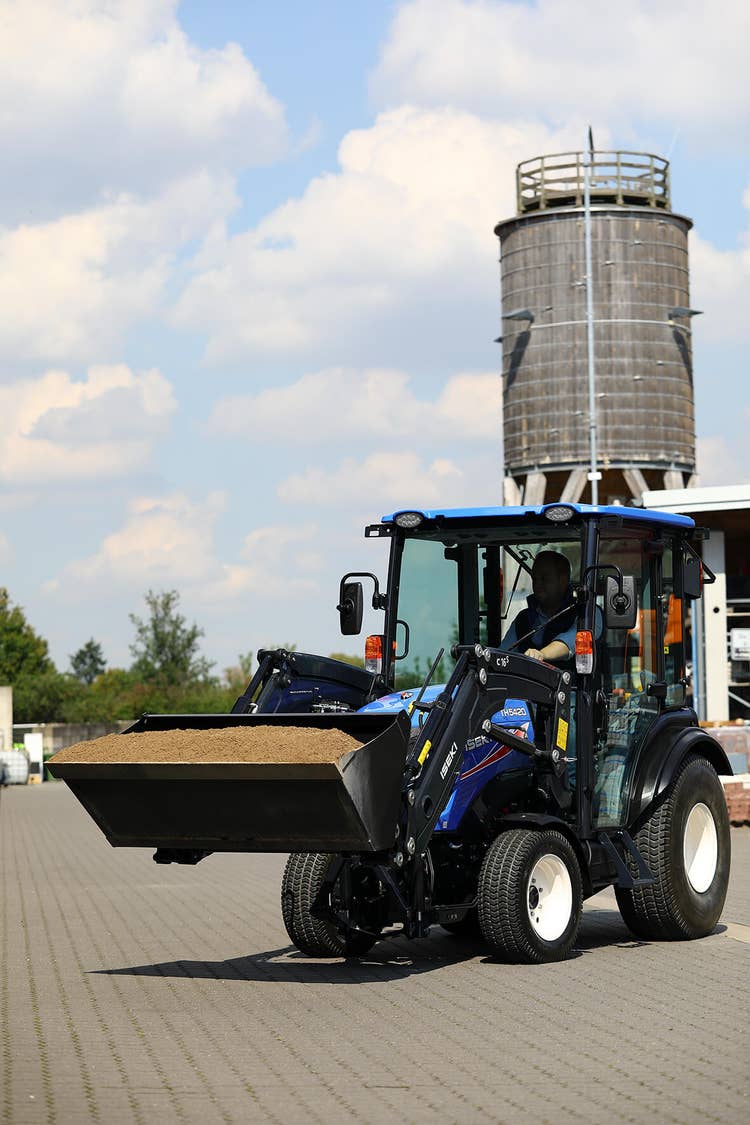 Iseki TH 5000 Traktor im Einsatz