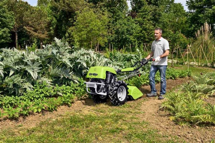 Grillo G 131 Profi-Einachser bei der Feldarbeit