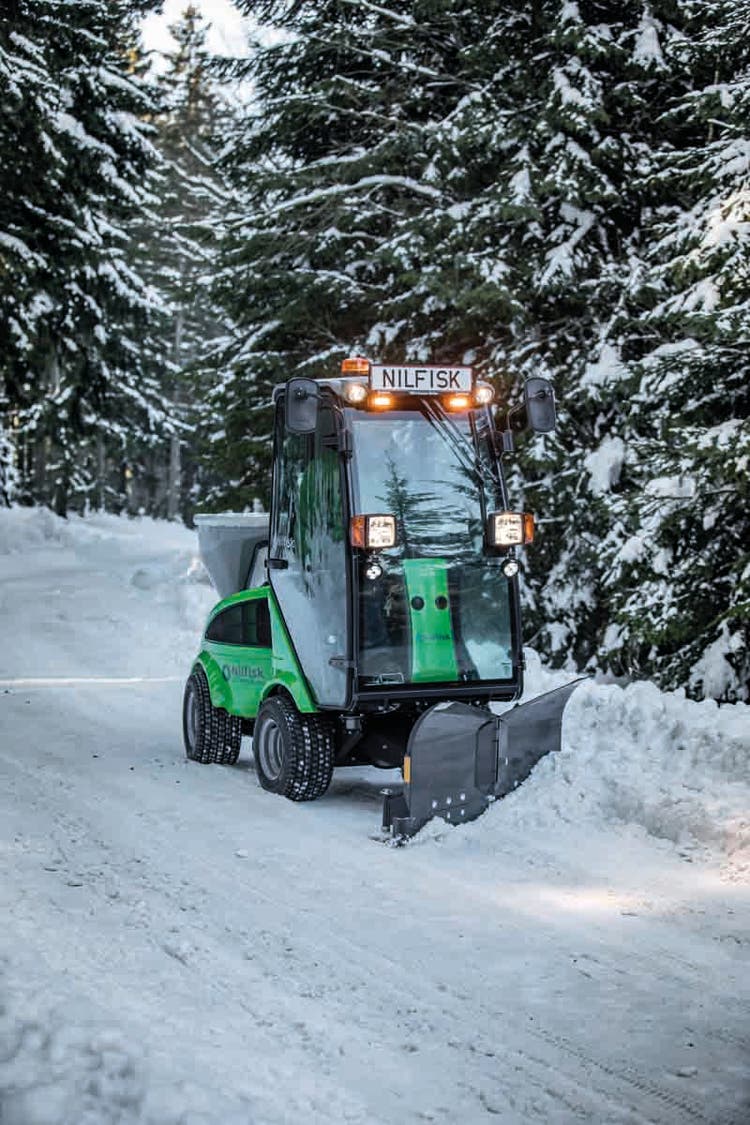 Egholm CityRanger 2260 beim Schneeschippen