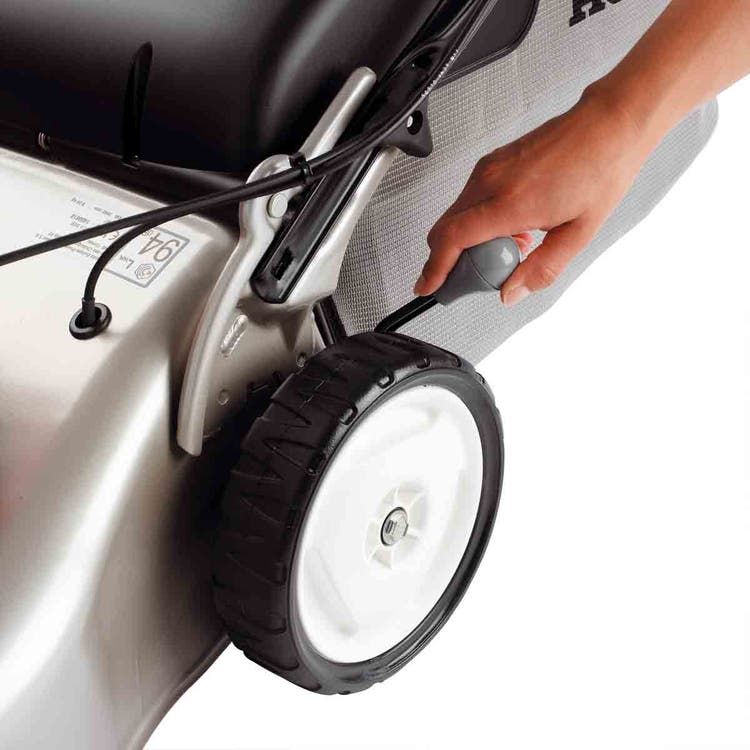 Ansicht auf Rad von Honda Izy HRG 466 PK / SK / SKEP Rasenmäher