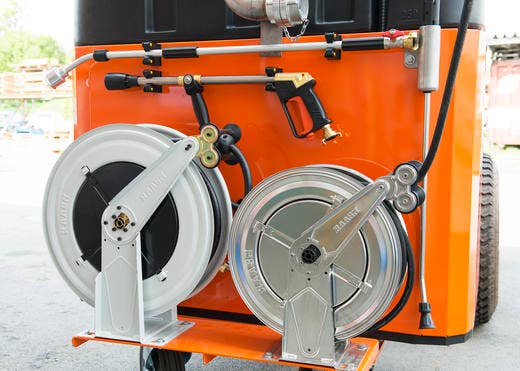 Detailaufnahme Ecotech Multi-Wash-System beim Bewässern